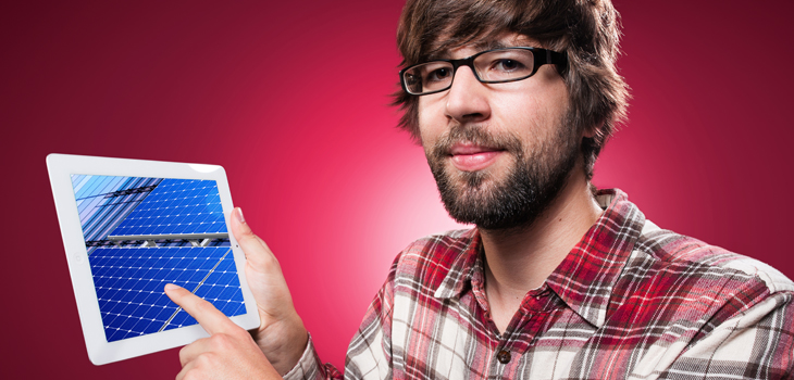 Felix Schwabe mit Tablet Felix_Schwabe_Header