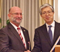 Lutz Wisweh und Takeshi Yagi (c) Botschaft Japan