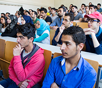 Flüchtlinge nehmen an studienvorbereitenden Kursen teil