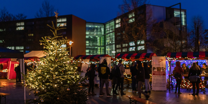Weihnachtsmarkt auf dem Campus