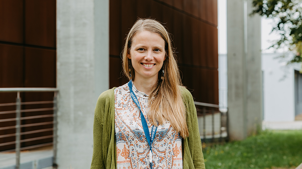 /unimagdeburg_media/Presse/Bilder/Pressemitteilungen/2024/Portrait+Dr_+Anne+Maaass+%28c%29+Jana+D%C3%BCnnhaupt+Uni+Magdeburg-height-560-width-1000-p-115222.jpg