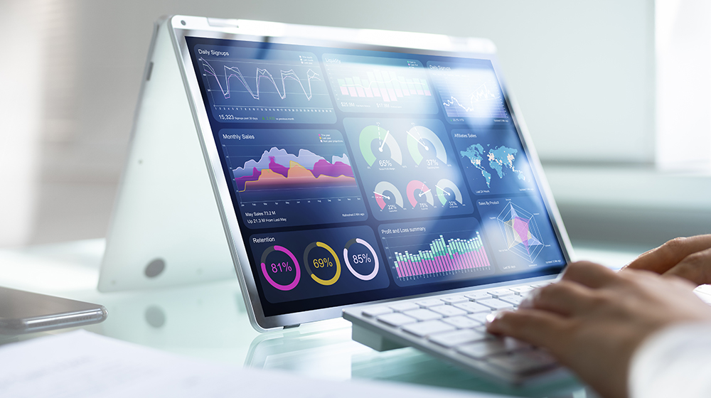 /unimagdeburg_media/Presse/Bilder/Pressemitteilungen/2025/Auswertung+von+Statistiken+grafisch+dargestellt+auf+einem+Laptop+%28c%29+Shutterstock+Andrey_Popov-height-560-width-1000.jpg