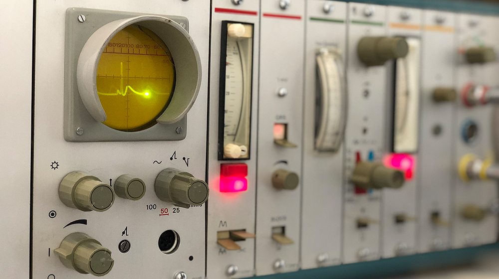 /unimagdeburg_media/Presse/Bilder/Pressemitteilungen/2025/Das+Objekt+BMT+501+vom+RFT+Messgera%CC%88tewerk+Zwo%CC%88nitz+ist+Teil+der+medizintechnischen+Sammlung+der+Uni+Magdeburg+%28c%29+Marlene+Adam+Uni+Magdeburg-height-560-width-1000.jpeg