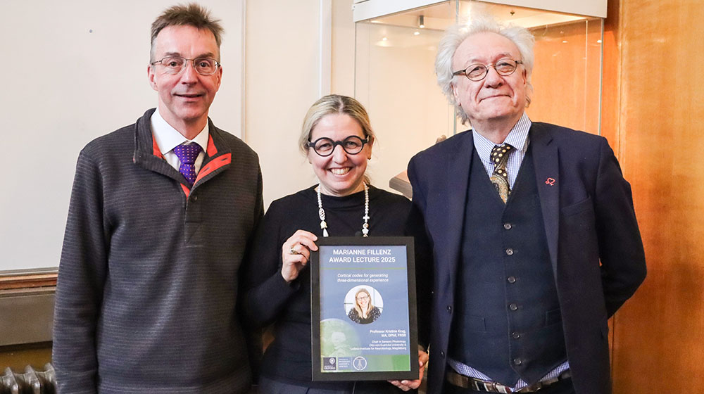/unimagdeburg_media/Presse/Bilder/Pressemitteilungen/2025/Prof+Andrew+King_+Prof_+Kristine+Krug+und+Prof_+David+Paterson+%28c%29+Hannah+Simm+DPAG-height-560-width-1000-p-133485.jpg