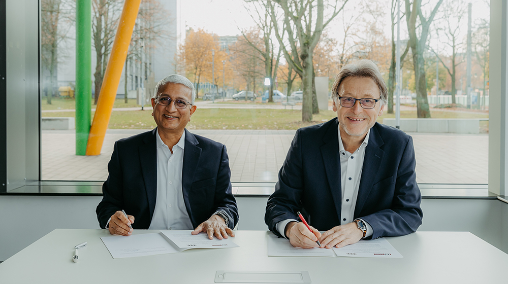 /unimagdeburg_media/Presse/Bilder/Pressemitteilungen/2025/Prof_+Jens+Strackeljan+und+Prof_+Satyanarayana+unterzeichneten+das+Memorandum+of+Understanding+und+vereinbarten+eine+intensive+Zusammenarbeit+in+Forschung+und+Lehre+%28c%29+Jana+D%C3%BCnnhaupt+Uni+Magdeburg-height-560-width-1000-p-130845.jpg