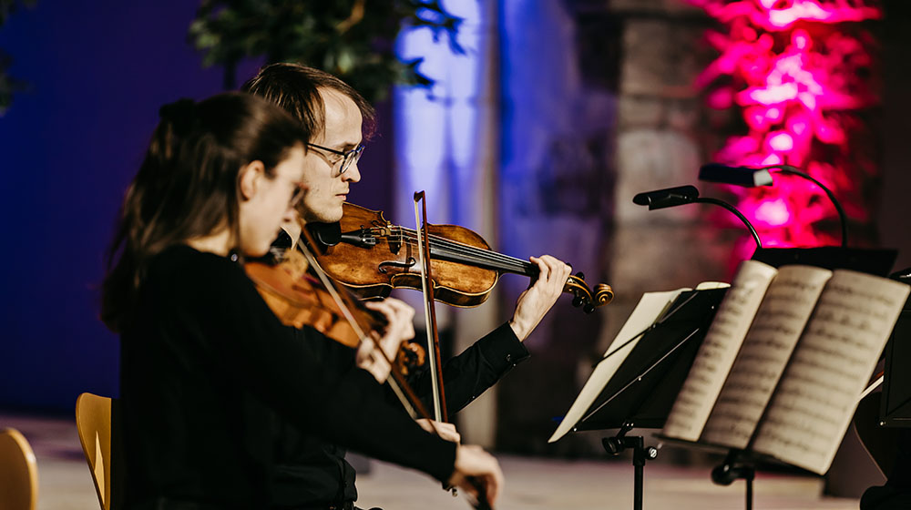 /unimagdeburg_media/Presse/Bilder/Pressemitteilungen/2026/Auftritt+des+Akademischen+Orchesters+der+Uni+Magdeburg+%28Foto_+Jana+Du%CC%88nnhaupt_Uni+Magdeburg%29-height-560-width-1000.jpg