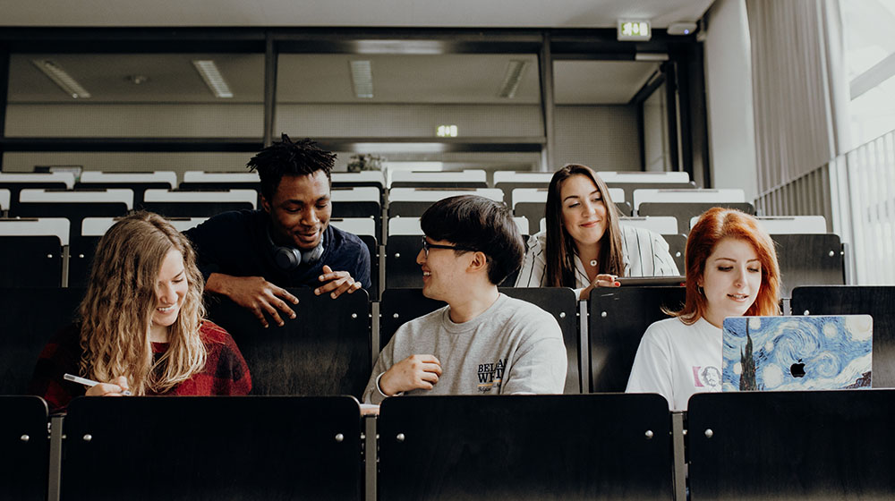 /unimagdeburg_media/Presse/Bilder/Pressemitteilungen/2026/Studierende+Peace+and+Conflict+Studies+an+der+Uni+Magdeburg+%28Foto_+Jana+Du%CC%88nnhaupt_Uni+Magdeburg%29-height-560-width-1000-p-135608.jpg