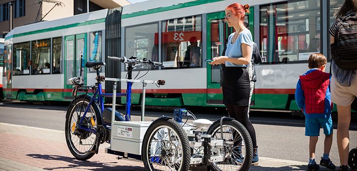 autonomes Lastenfahrrad der Uni Magdeburg im Einsatz